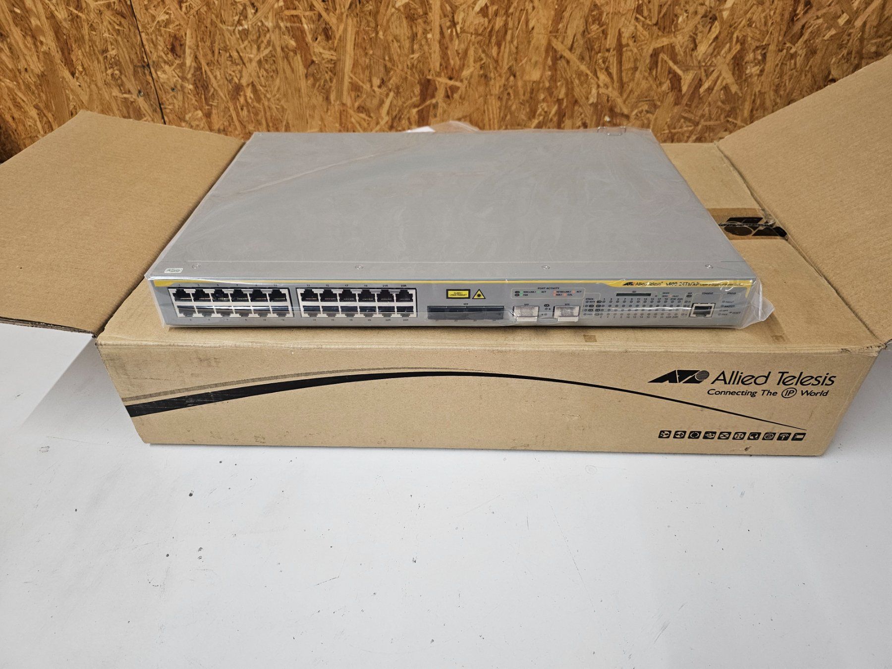 3gbs switch Allied Telesis x600-24ts/xp Neu