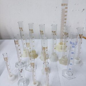 Konvolut 15 Messzylinder aus Glas – 10 bis 250 ml