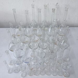 Konvolut 50 Messkolben Klasse A – 25 bis 500 ml