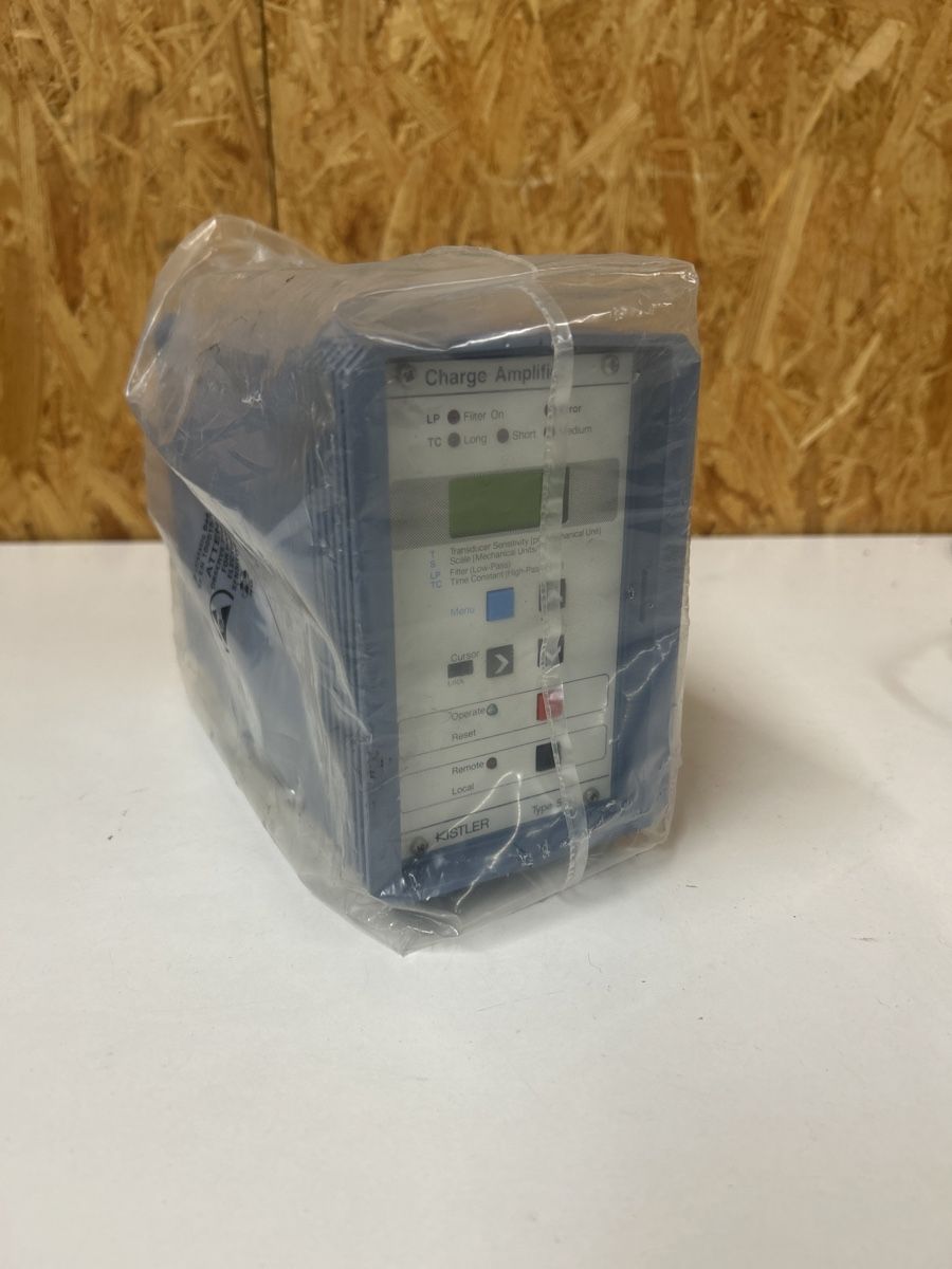 Neu Kistler Charge Amplifier Typ 5011 OVP